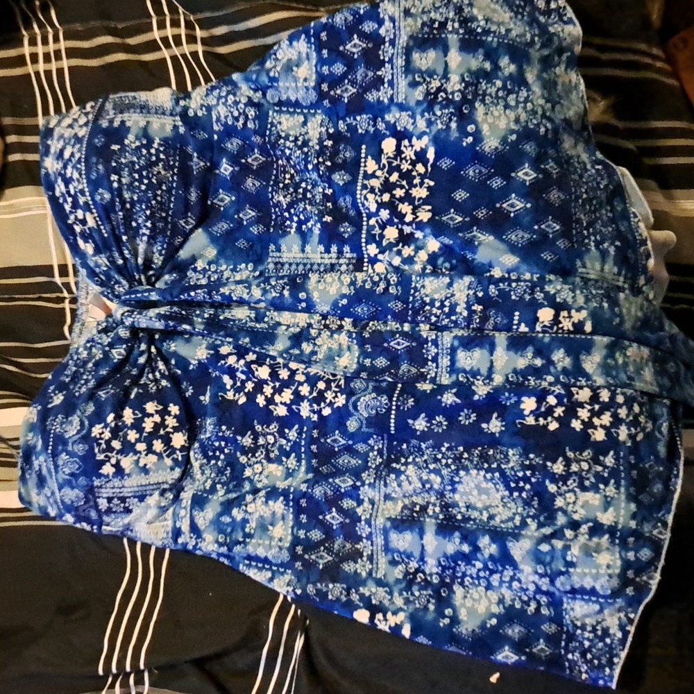 Sleeveless shirt